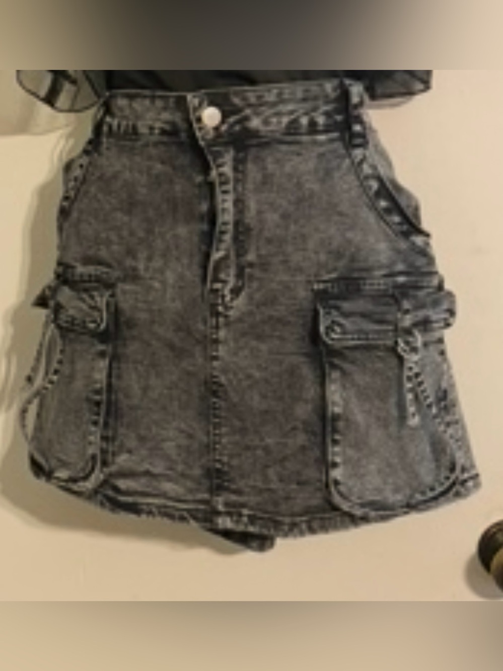 SHEIN Washed Black Denim Mini Skirt with Cargo Pockets